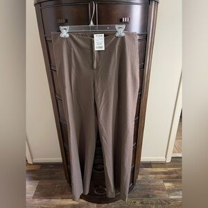 NWT Womyn Tan Trouser with pockets, polyester, viscose, & Lycra. Length 32”